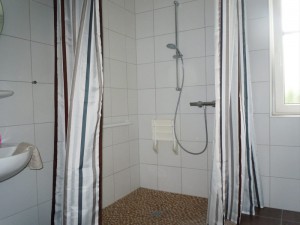 Behindertengerechte Dusche (120 x 120 cm)